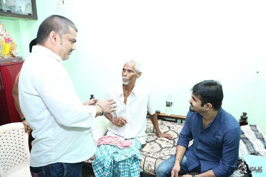 Chalaki-Chanti-Meet-99years-Old-Fan